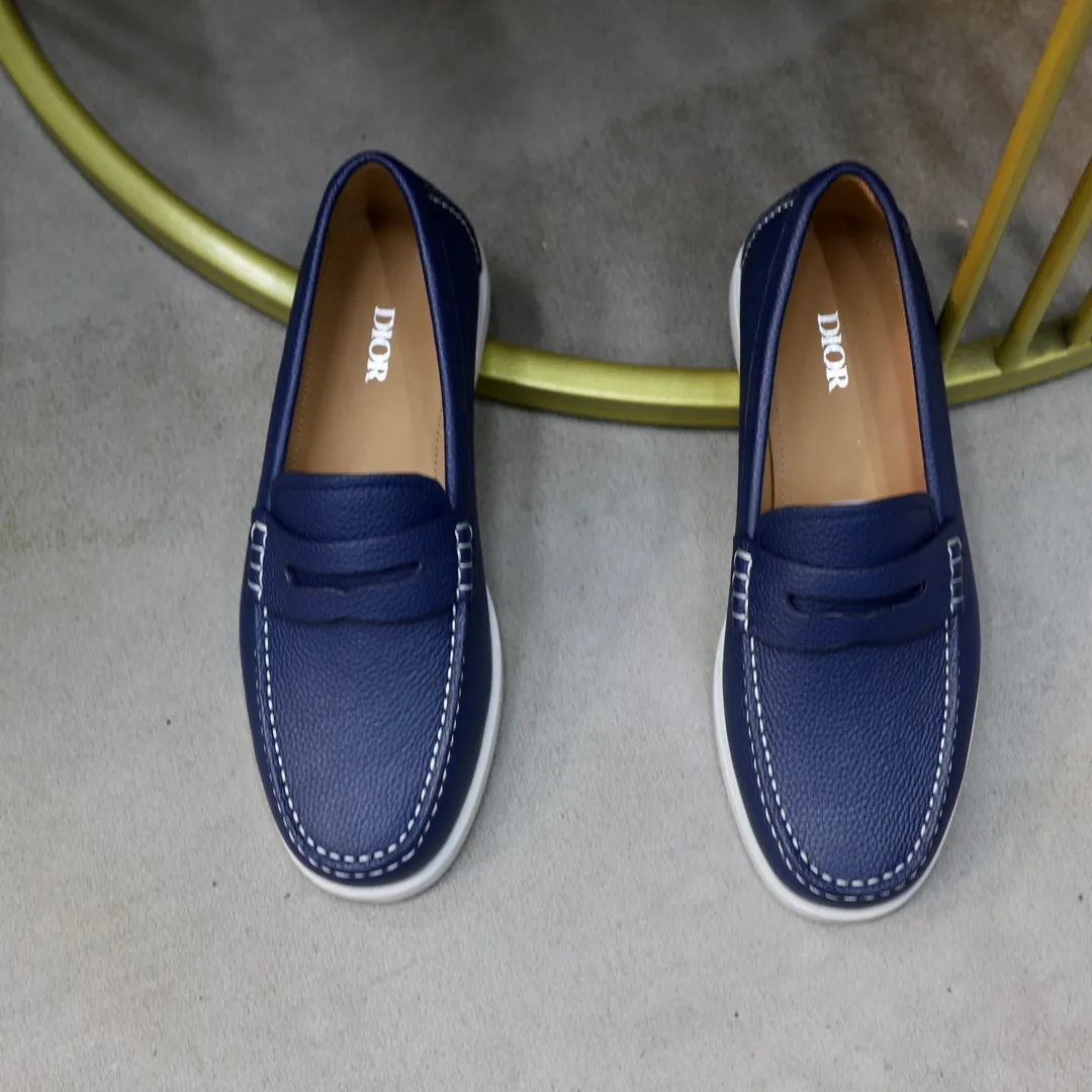 Ex-factory price: 540🙅‍♂️🙅‍♂️🙅‍♂️ Brand: Dior DIOR Standard code: Men's code 38/44 (45 can be customized) Grade: Same as the official website Material: Original cowhide stitching, cowhide lining, original TPU wear-resistant soft outsole Style categories: Leisure and sports version, footwear for driving, young fashion, European and American trends, British style Color: actual picture color